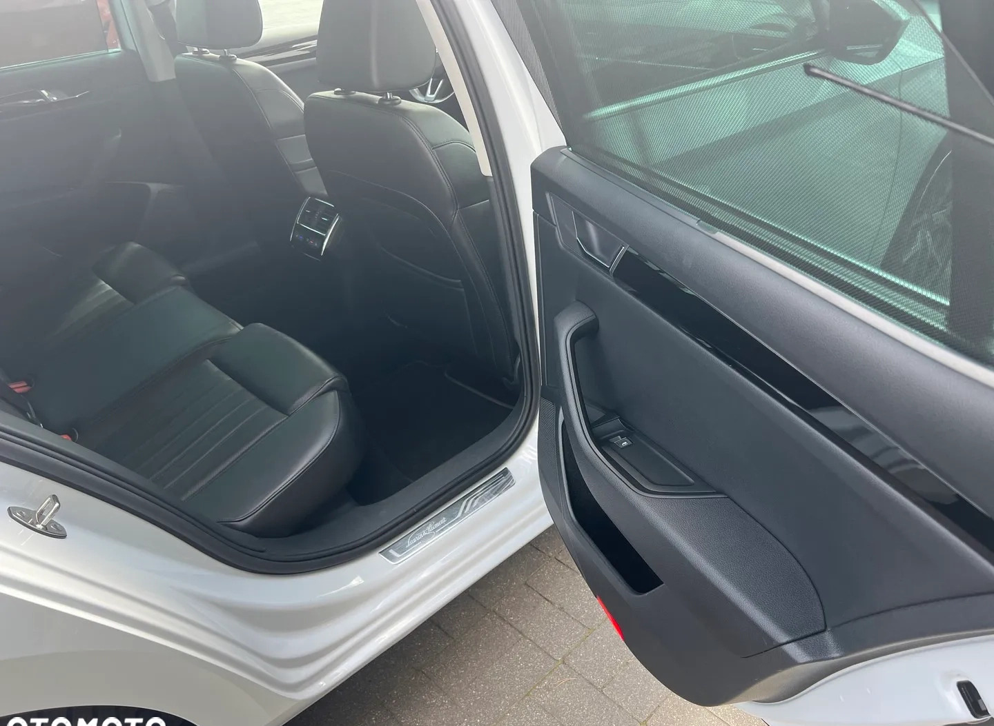 Skoda Superb cena 84900 przebieg: 145798, rok produkcji 2016 z Dukla małe 466